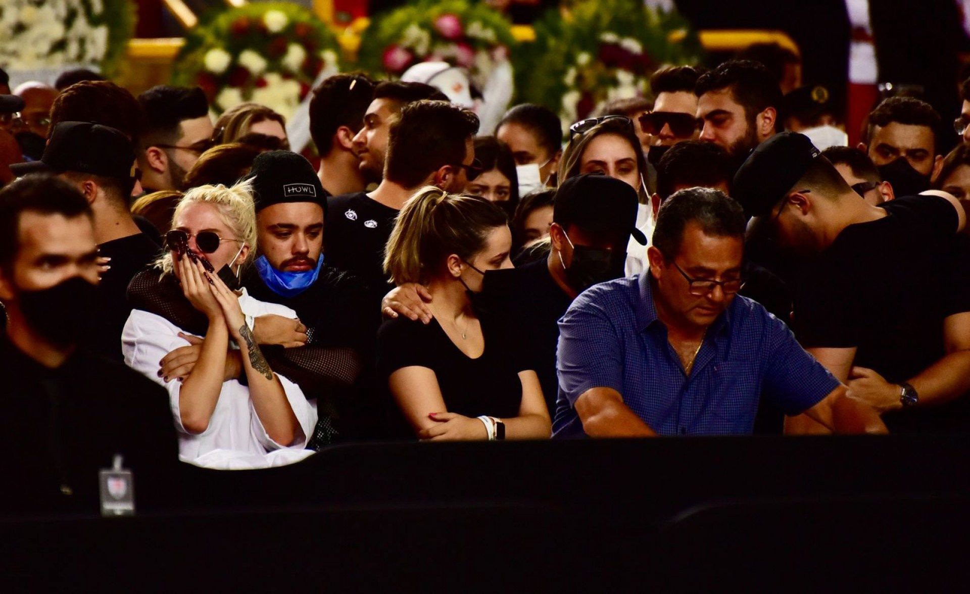 Luísa Sonza e Pedro Sampaio se emocionaram no velório Marília Mendonça - Cristiano Borges e Júnior Guimarães/ AgNews