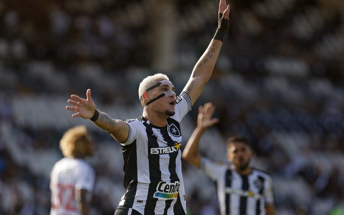 Navarro..Vasco x Botafogo pelo Campeonato Brasileiro Serie B no Estadio Sao Januario. 07 de Novembro de 2021, Rio de Janeiro, RJ, Brasil. Foto: Vitor Silva/Botafogo. .Imagem protegida pela Lei do Direito Autoral Nº 9.610, DE 19 DE FEVEREIRO DE 1998. Sendo proibido qualquer uso comercial, remunerado e manipulacao/alteracao da obra.. - Vitor_Silva/Botafogo