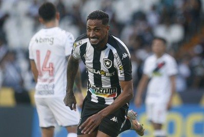 Diego Gonçalves comemora boa temporada pelo Botafogo: 'Momento especial'