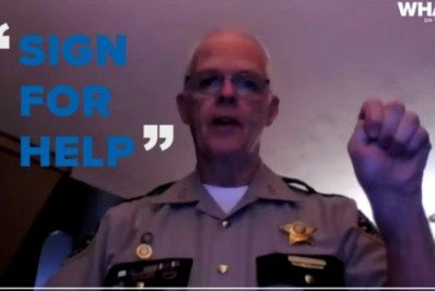 Adolescente é salva de sequestro após usar sinal de ajuda popularizado no TikTok