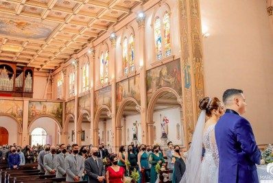 Com avanço da vacinação, casais voltam a sonhar com festa de casamento