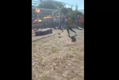 Goleiro morre em acidente e é celebrado em pênaltis contra caixão; veja o vídeo