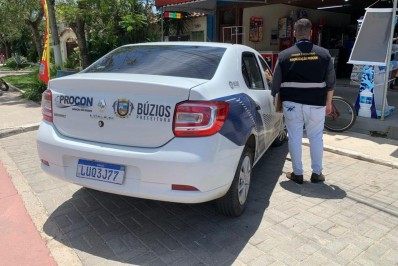 Mercado de Búzios é notificado pelo Procon com grande quantidade de produtos vencidos