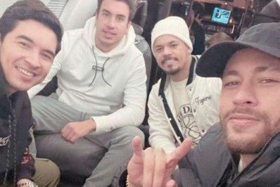 Em retorno ao Brasil para defender a Seleção, Neymar reflete: 'Vida é curta demais'