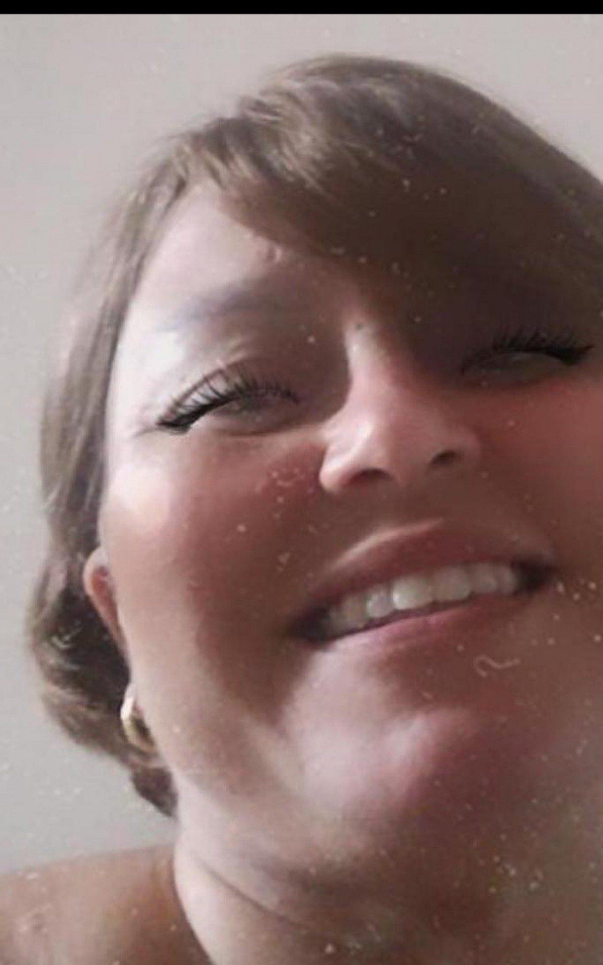 Maristella foi uma das pacientes em tratamento que recebeu a peruca .