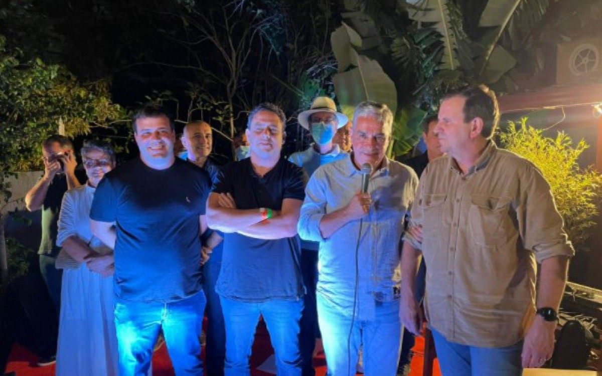 Andr&eacute; Ceciliano, que tamb&eacute;m falou no evento, comentou com a coluna que est&aacute; tudo fluindo para a candidatura ao Senado pelo PT