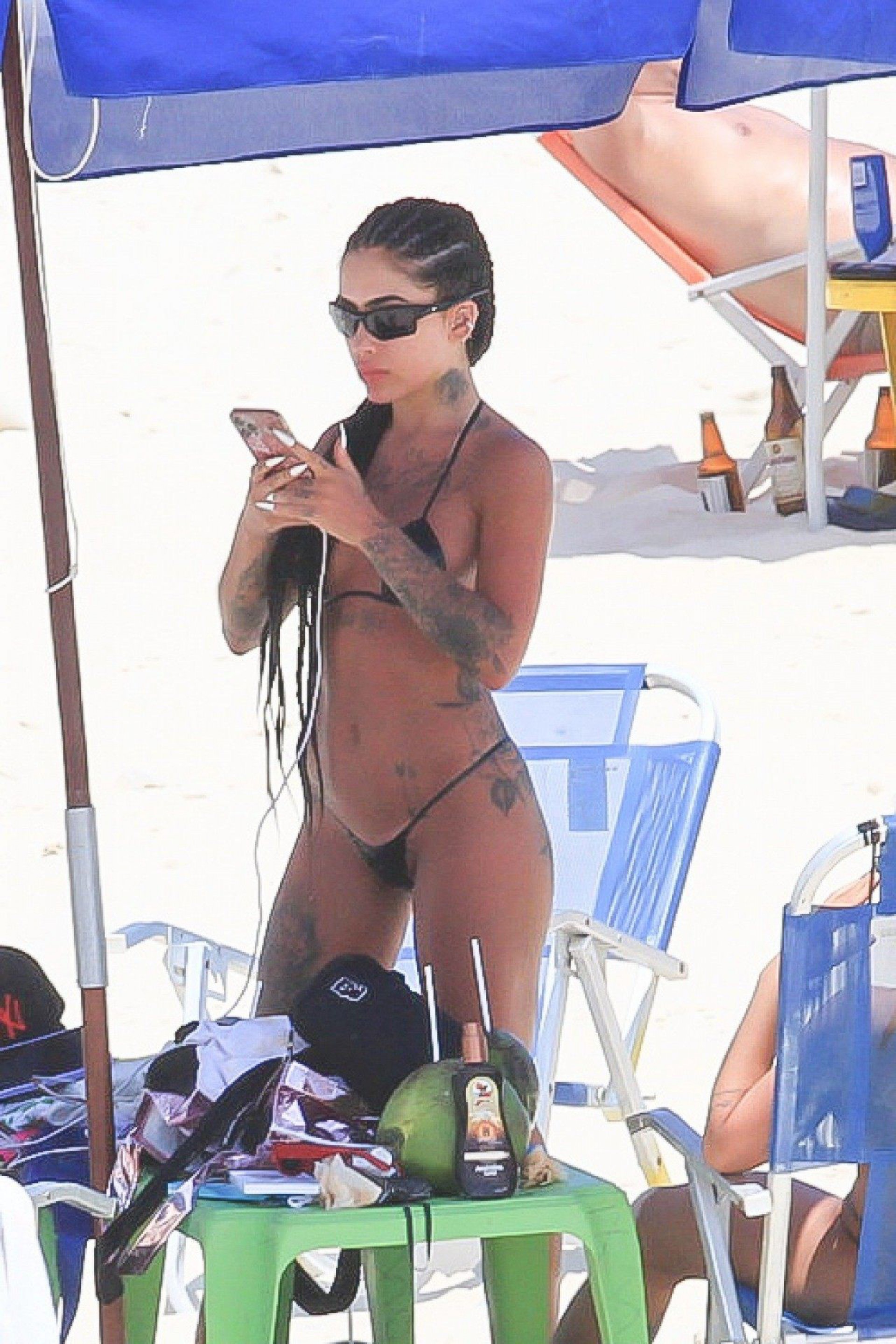 MC Mirella namorada Dynho Alves curtir dia de sol em Praia carioca Mirella tem Show essa noite em uma Boate carioca no Rio. - Fabricio Pioyani/Agnews