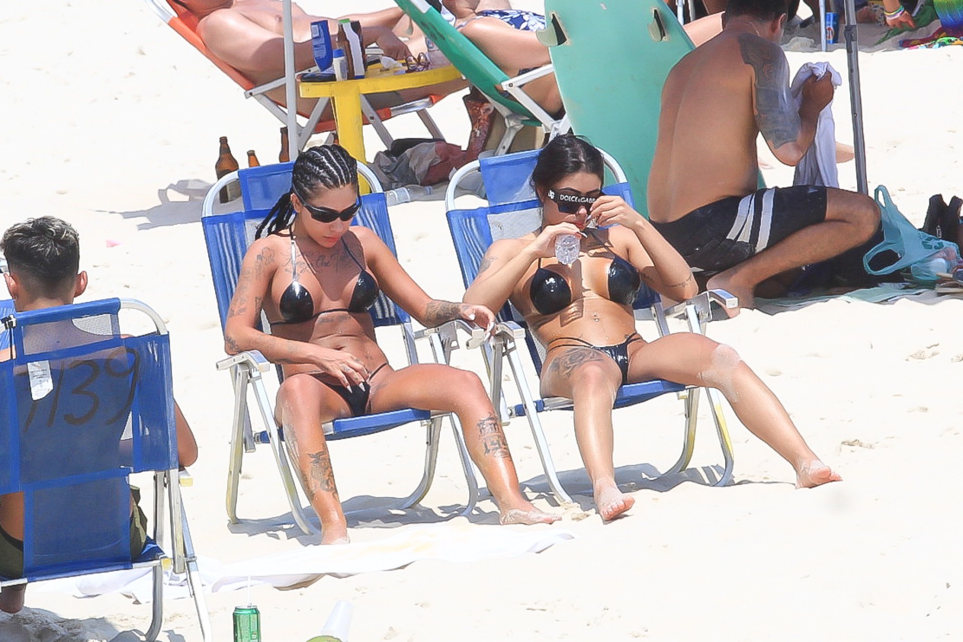 MC Mirella namorada Dynho Alves curtir dia de sol em Praia carioca Mirella tem Show essa noite em uma Boate carioca no Rio.
 - Foto Fabricio Pioyani/Agnews