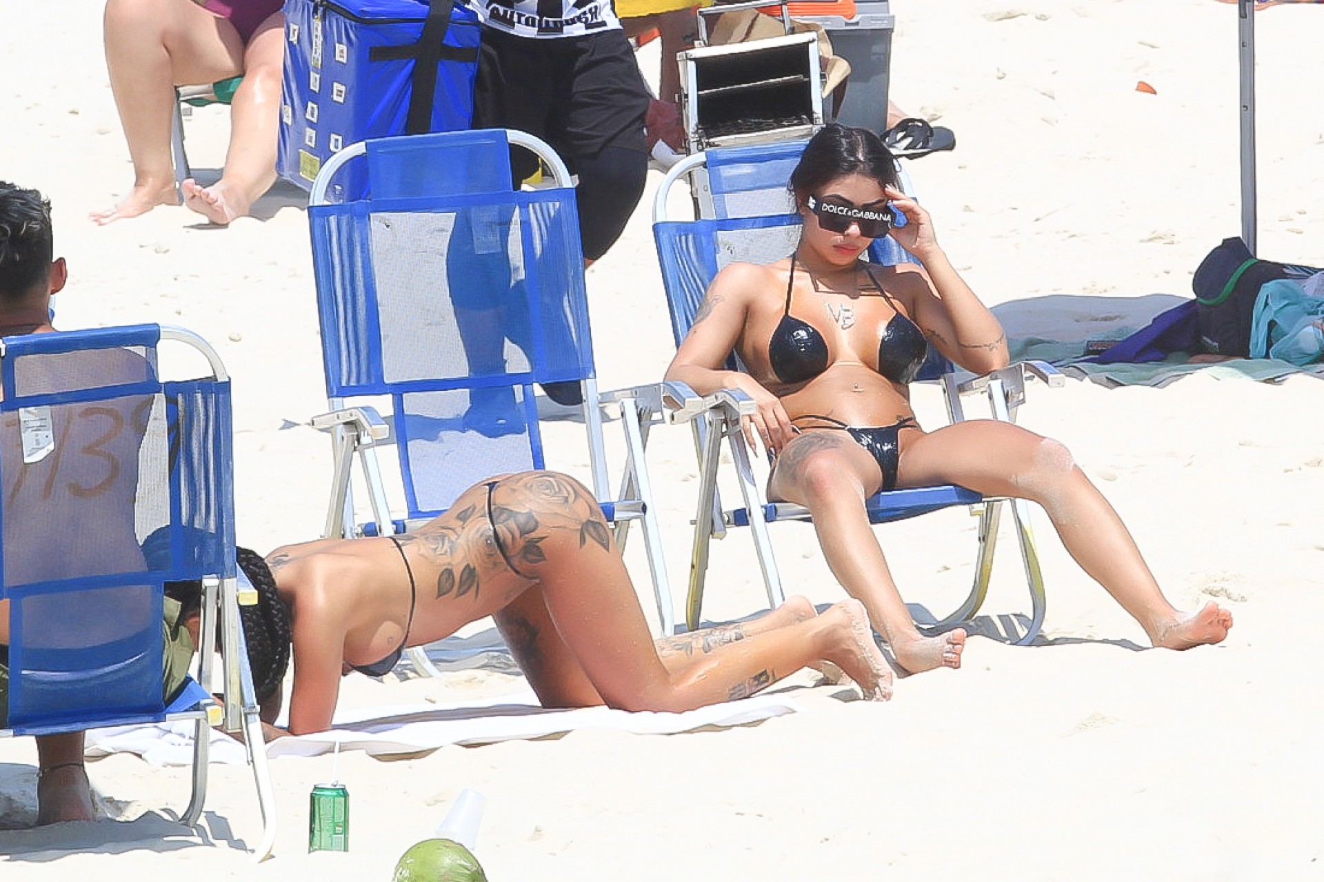 MC Mirella namorada Dynho Alves curtir dia de sol em Praia carioca Mirella tem Show essa noite em uma Boate carioca no Rio.
 - Foto Fabricio Pioyani/Agnews