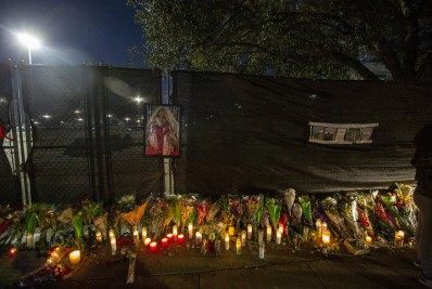 Travis Scott e Drake estão sendo processados após tumulto que deixou oito mortos em festival