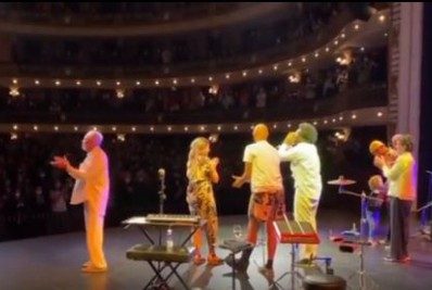 Vídeo! Turnê da família Gil na Europa termina ao som de 'Fora Bolsonaro'