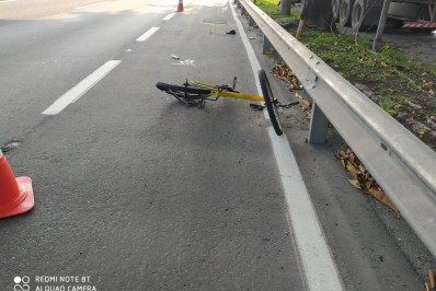 Ciclista morre após ser atingido por carreta na via Dutra