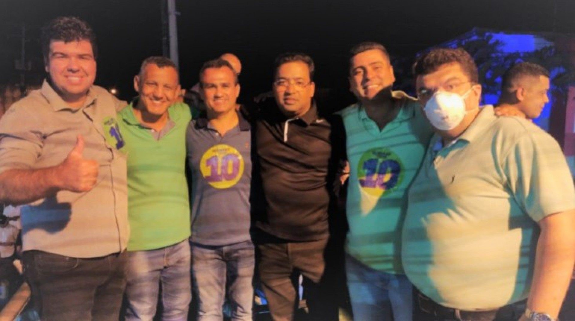 Comemoração da Vitória em Carapebus. Na foto, o prefeito de Macaé, Welberth Rezende, o vice prefeito eleito de Carapebus, Borginho, o empresário local, Rodrigo Mancebo, o vereador de Macaé, Edson Chiquini, o prefeito eleito, Bernad Tavares, e o Deputado Estadual, Chico Machado - Arquivo Pessoal