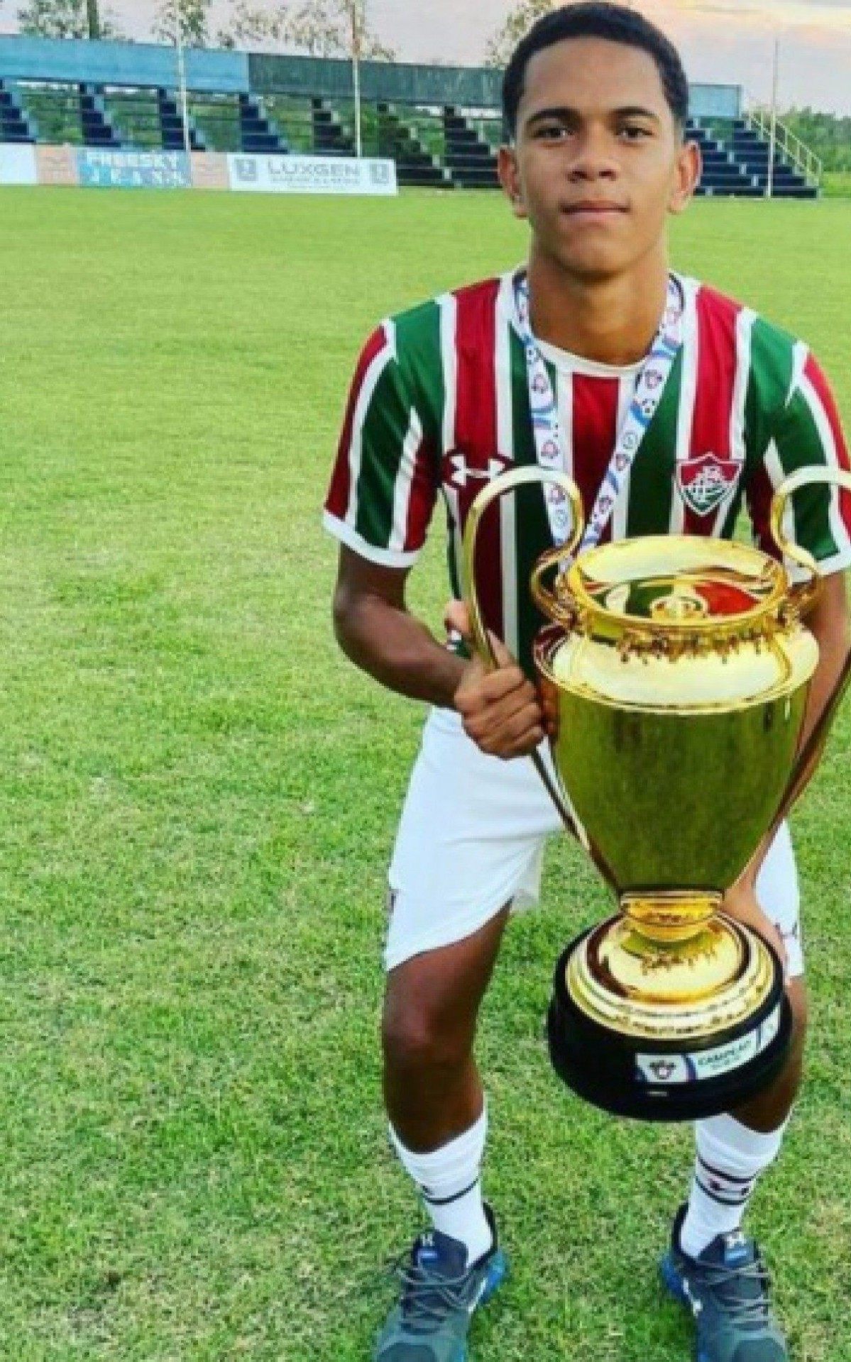 Jean Vianna com a camisa do Fluminense