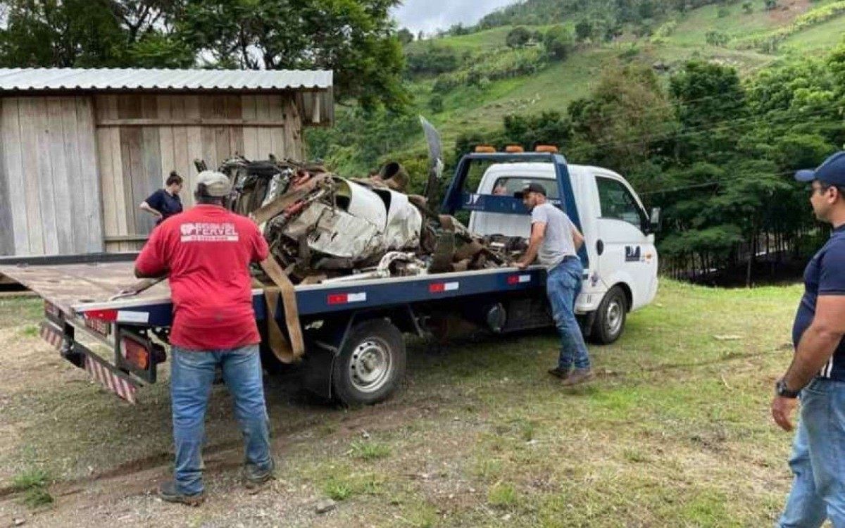 Fotos mostram cabos enrolados em h&eacute;lice de avi&atilde;o que levava Mar&iacute;lia Mendon&ccedil;a e caiu na &uacute;ltima sexta-feira, 5