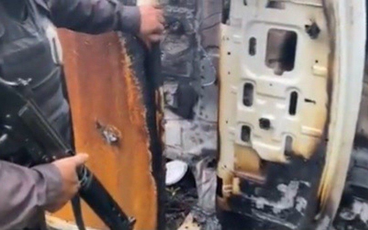 Alguns ve&iacute;culos foram encontrado queimados pelos policiais militares