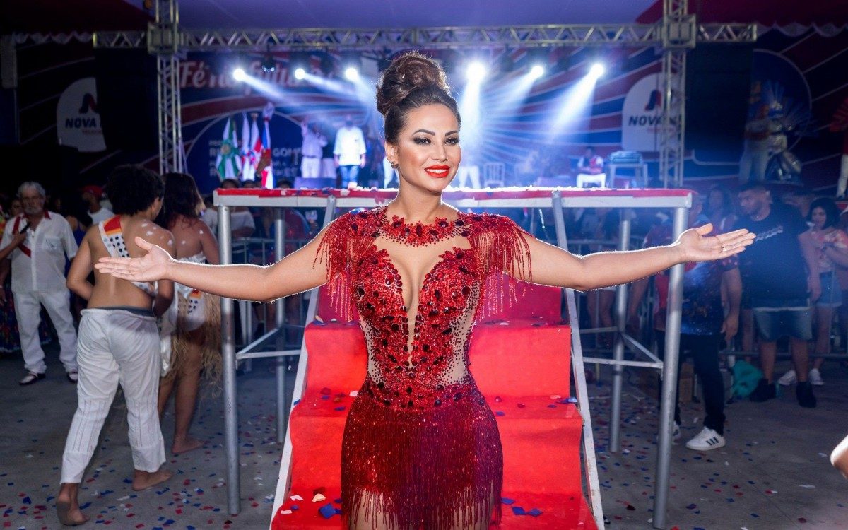 Nat&aacute;lia Lage foi coroada no &uacute;ltimo domingo (07/11)