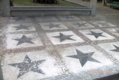 Calçada da Fama na Praça do Lido é tombada e se torna patrimônio histórico e cultural do Rio
