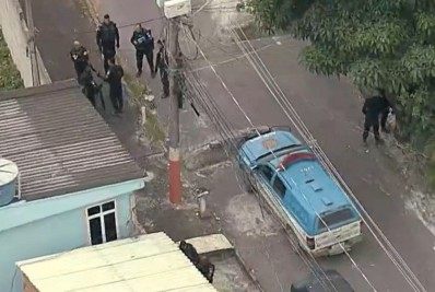 Homem é ferido e outros três suspeitos são presos em operação da PM em Belford Roxo
