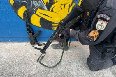 Suspeito é baleado e fuzil é apreendido em operação da PM na Pavuna