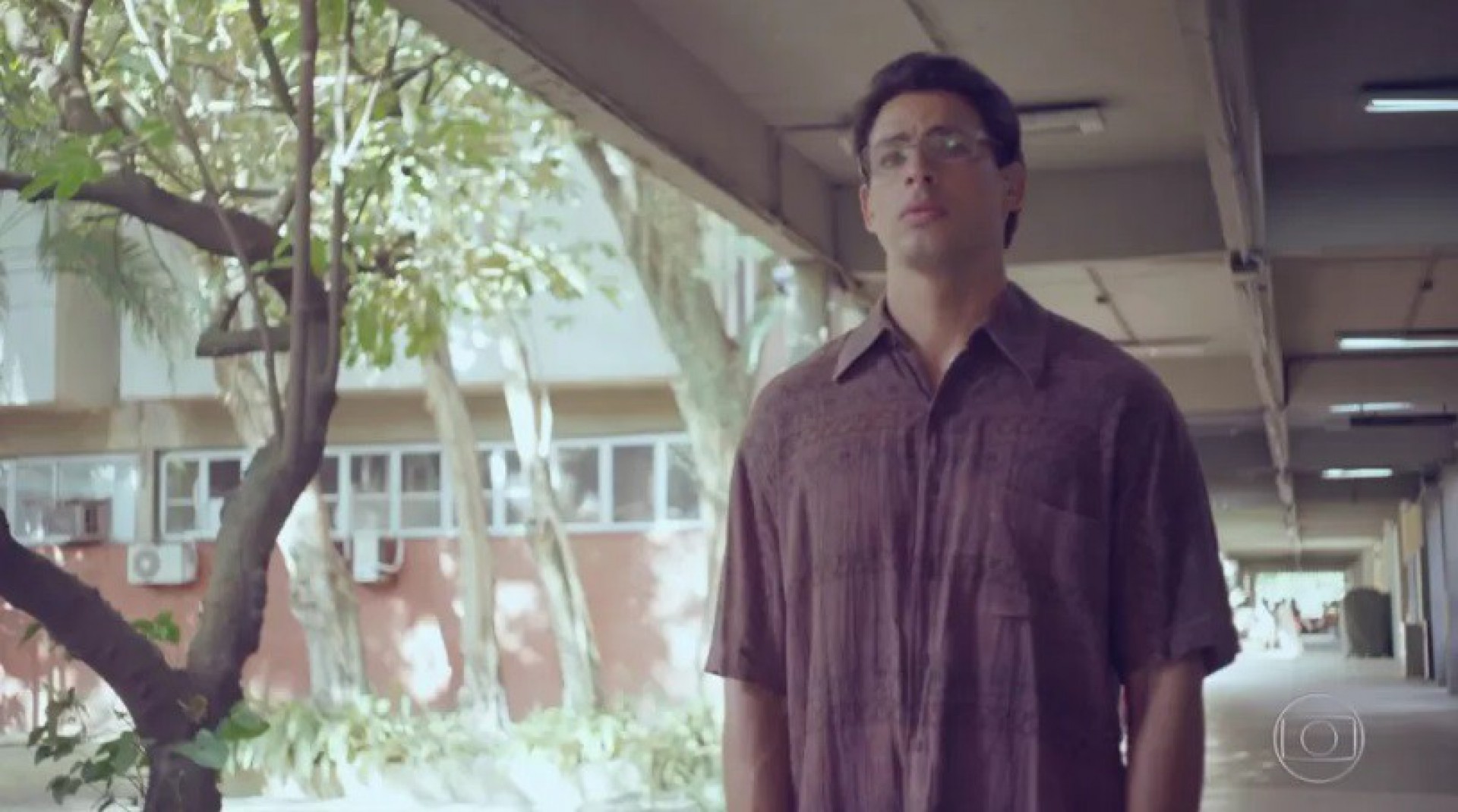 Cauã Reymond vive os gêmeos Christian e Renato na primeira fase de 'Um Lugar ao Sol' - Reprodução