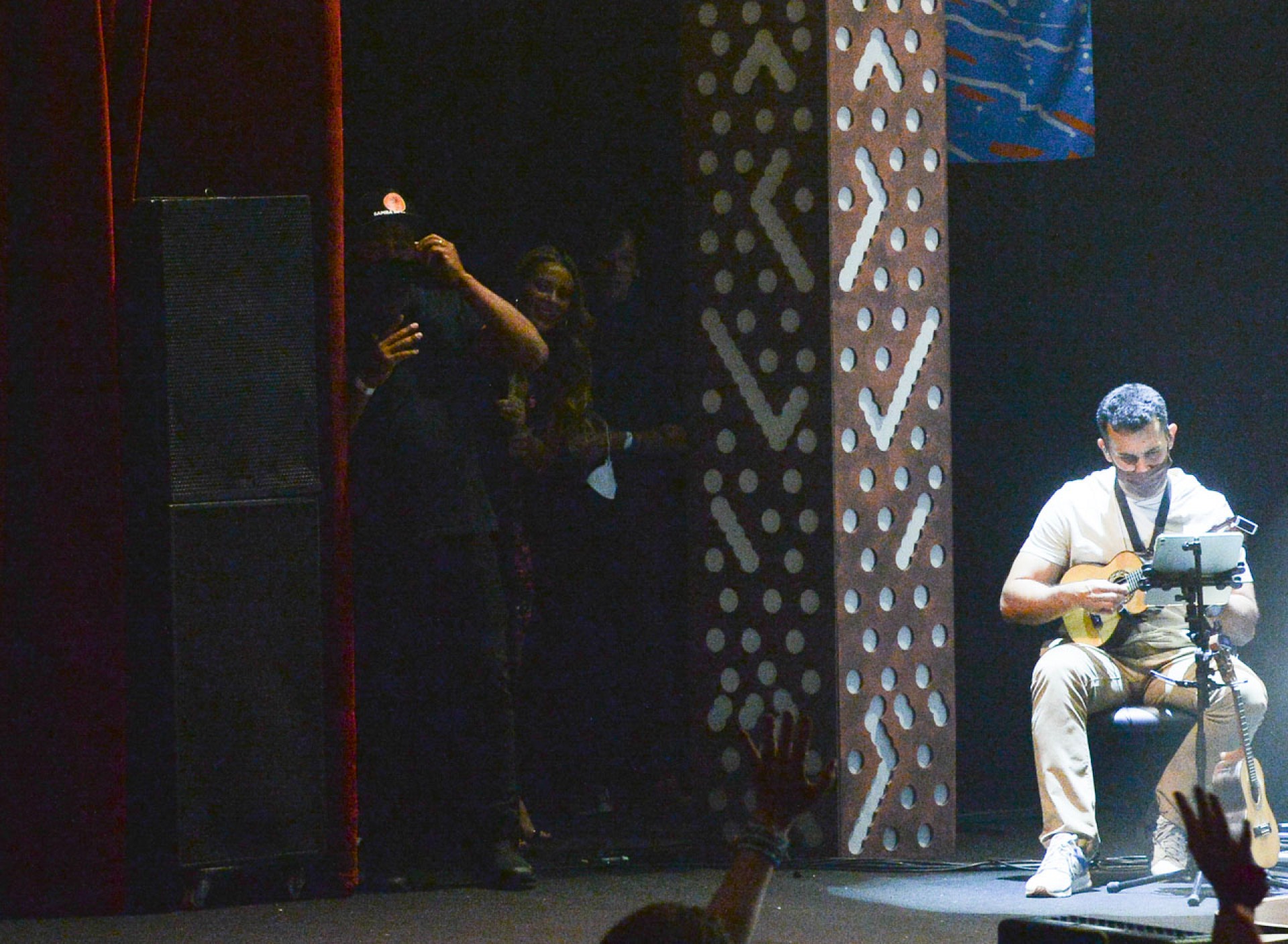 Diogo Nogueira faz show em São Paulo e Paolla Oliveira acompanha tudo da coxia - Francisco Cepeda / Ag. News