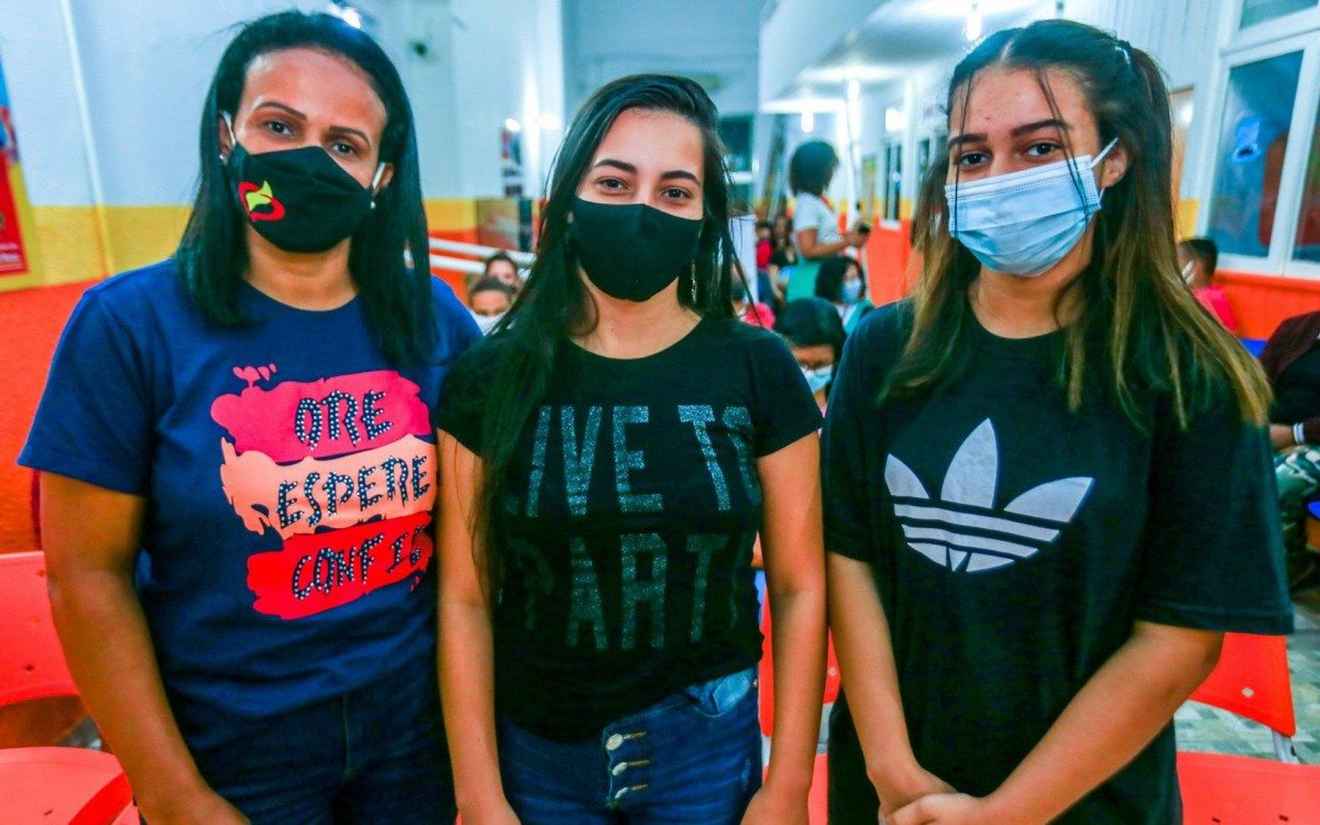 Eliane, P&acirc;mela e Fl&aacute;via se matricularam no curso e ir&atilde;o se preparar para os pr&oacute;ximos concursos