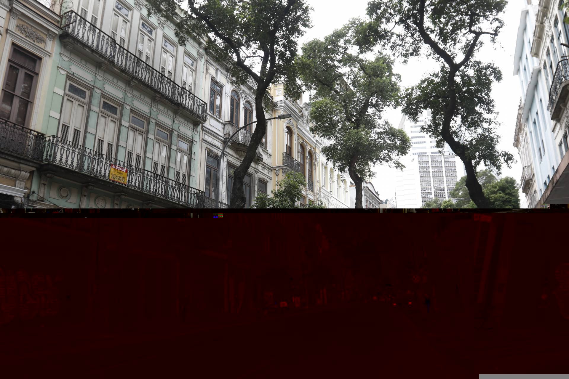 Rua da Carioca tem comércio fechado e baixo movimento de pedestres - Reginaldo Pimenta / Agencia O Dia