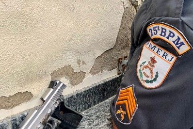 Polícia Militar prende homem por porte ilegal de arma de fogo
