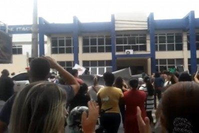 Servidores protestam em Itaguaí 