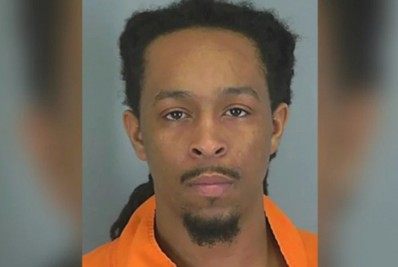 Justiça condena homem a 28 anos de prisão por deixar filha morrer queimada em carro