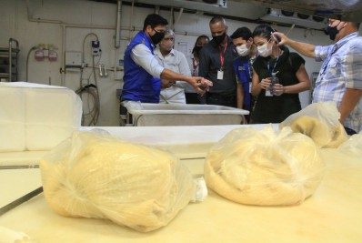 Vigilância Sanitária apreende alimentos e multa supermercado