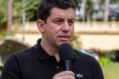 Prefeito Hingo Hammes sanciona lei que aumenta o valor do RETH da Educação