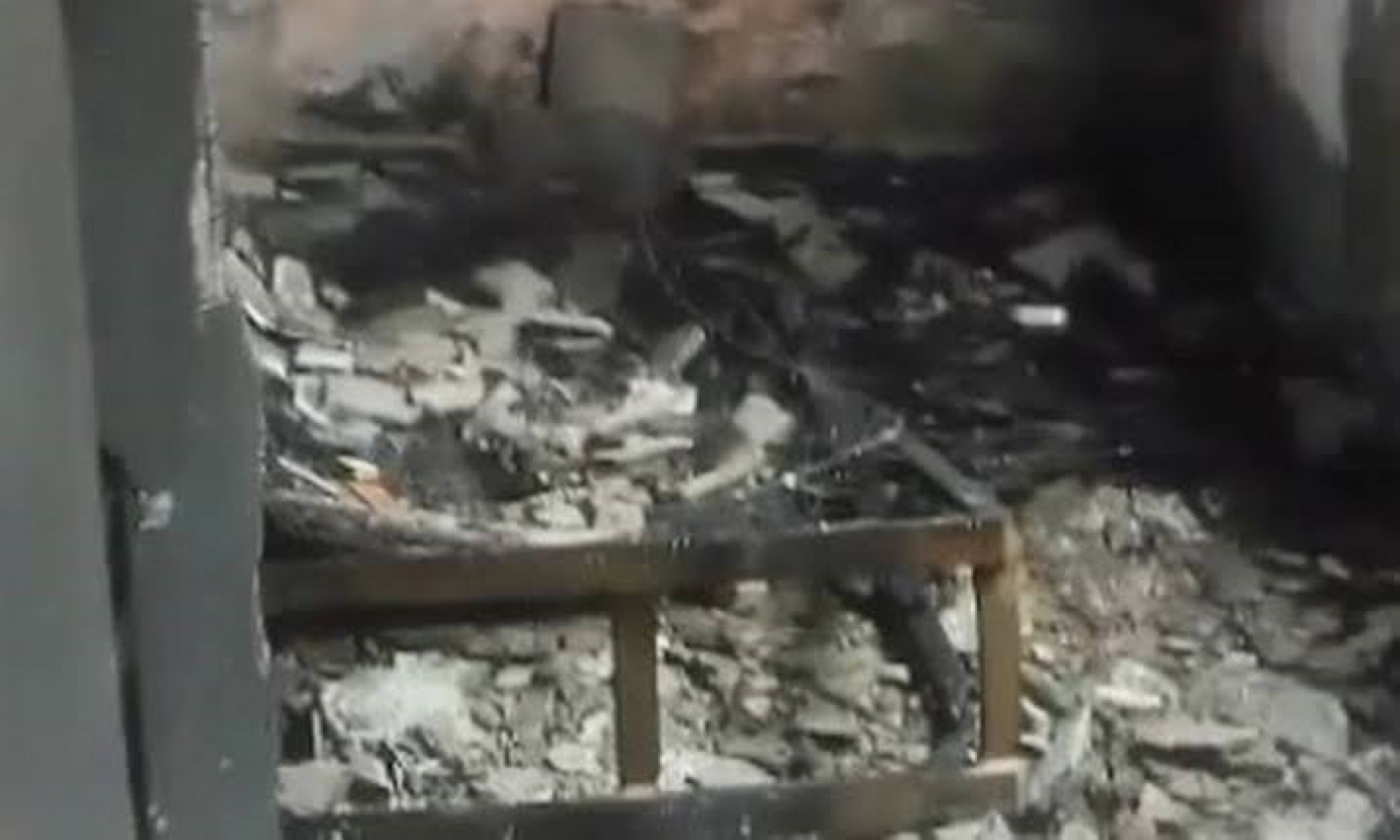 Jovem se identifica como prima de menino morto no Chapadão e mostra como ficou o imóvel após o incêndio  - Reprodução redes sociais