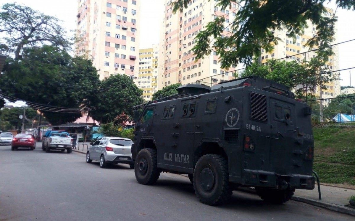 PM faz opera&ccedil;&atilde;o no Complexo do Chapad&atilde;o contra traficantes envolvidos na morte de policial que tentou impedir assalto na Avenida Brasil