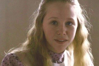 Aos 19 anos, atriz de 'Anne With An E' revela dupla mastectomia