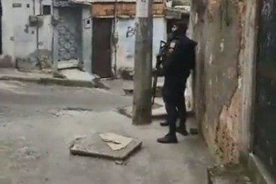 Tiroteio no Complexo da Penha fecha escolas e deixa mil alunos sem aulas