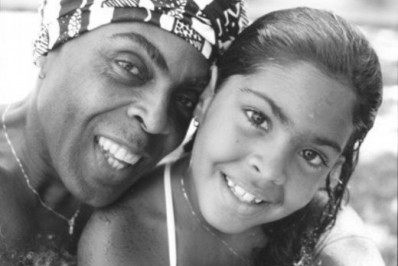 Bela Gil homenageia o pai após conquista de cadeira na ABL: 'Maior inspiração'