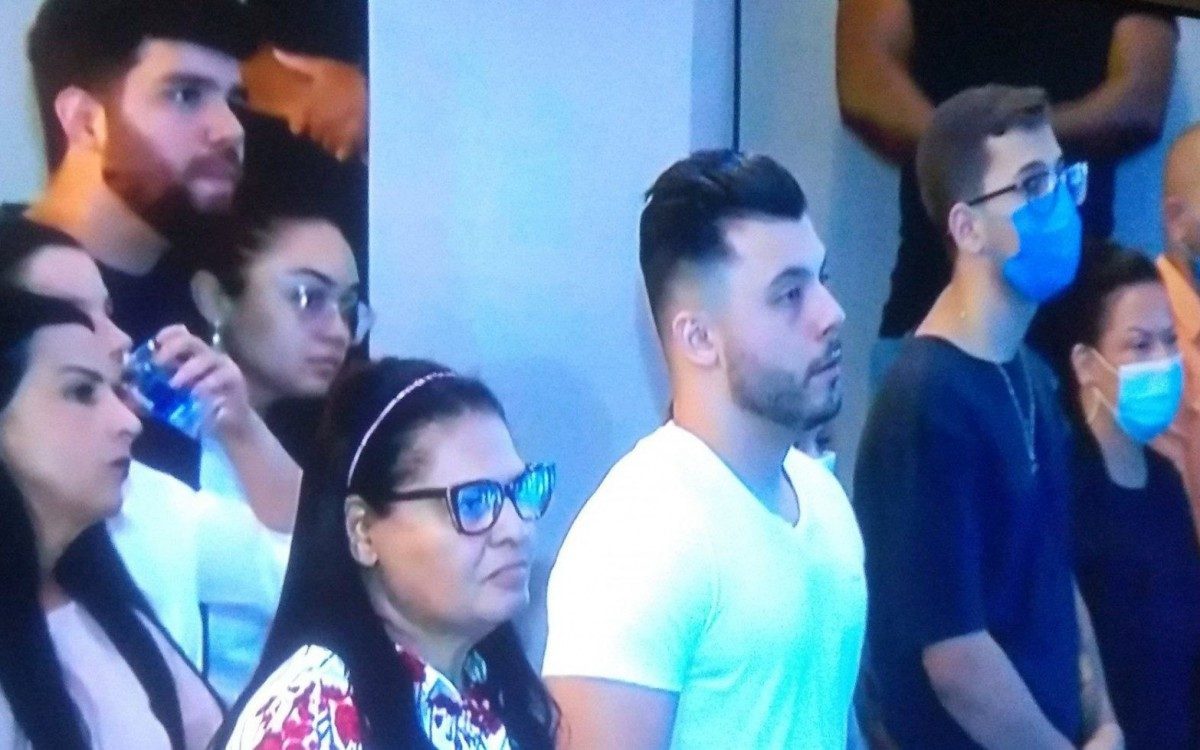 Murilo Huff, pai de Leo, filho de MarÃ­lia MendonÃ§a, no culto em homenagem a cantora - ReproduÃ§Ã£o Internet