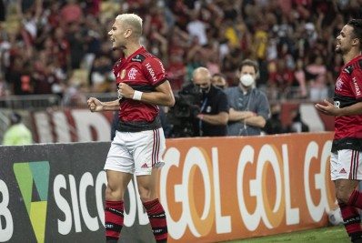 Andreas Pereira comenta sobre atuar de maneira improvisada no Flamengo: 'Quero pensar na equipe'