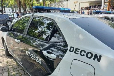 Polícia Civil prende duas pessoas em farmácia de manipulação clandestina em Bonsucesso