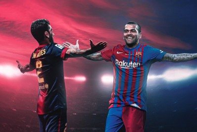 Daniel Alves teria aceitado salário inferior a proposta do Fluminense para voltar ao Barcelona, afirma jornal
