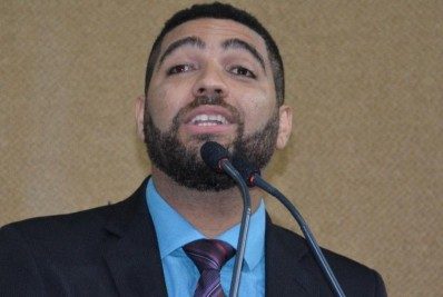 Deputado morre afogado após mal súbito