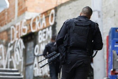 Duas pessoas são baleadas durante operação da PM em comunidade da Baixada