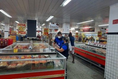 Operação do Procon de Cabo Frio retira alimentos vencidos de circulação