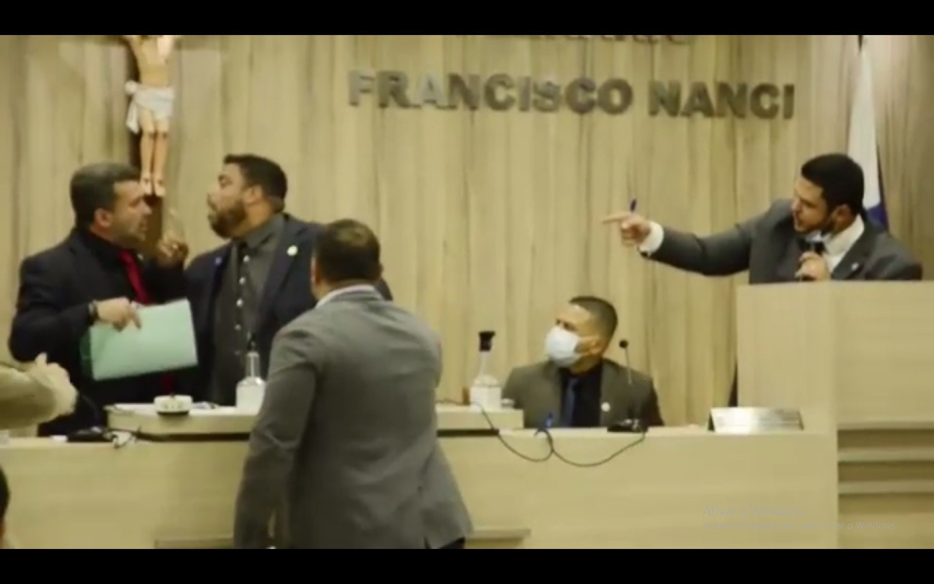 Presidente e vice presidente da C&acirc;mara de Itabora&iacute; discutem durante sess&atilde;o plen&aacute;ria 