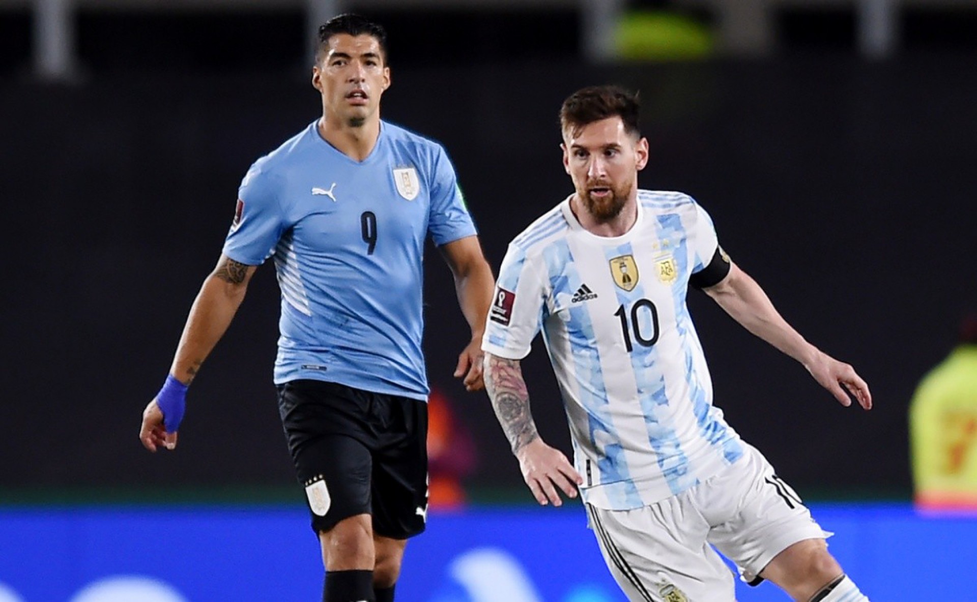 Pelas Eliminatórias da América do Sul para a Copa do Mundo, foram 13 embates, com 7 vitórias da Argentina, 4 empates e 2 vitórias do Uruguai.  - Getty Images