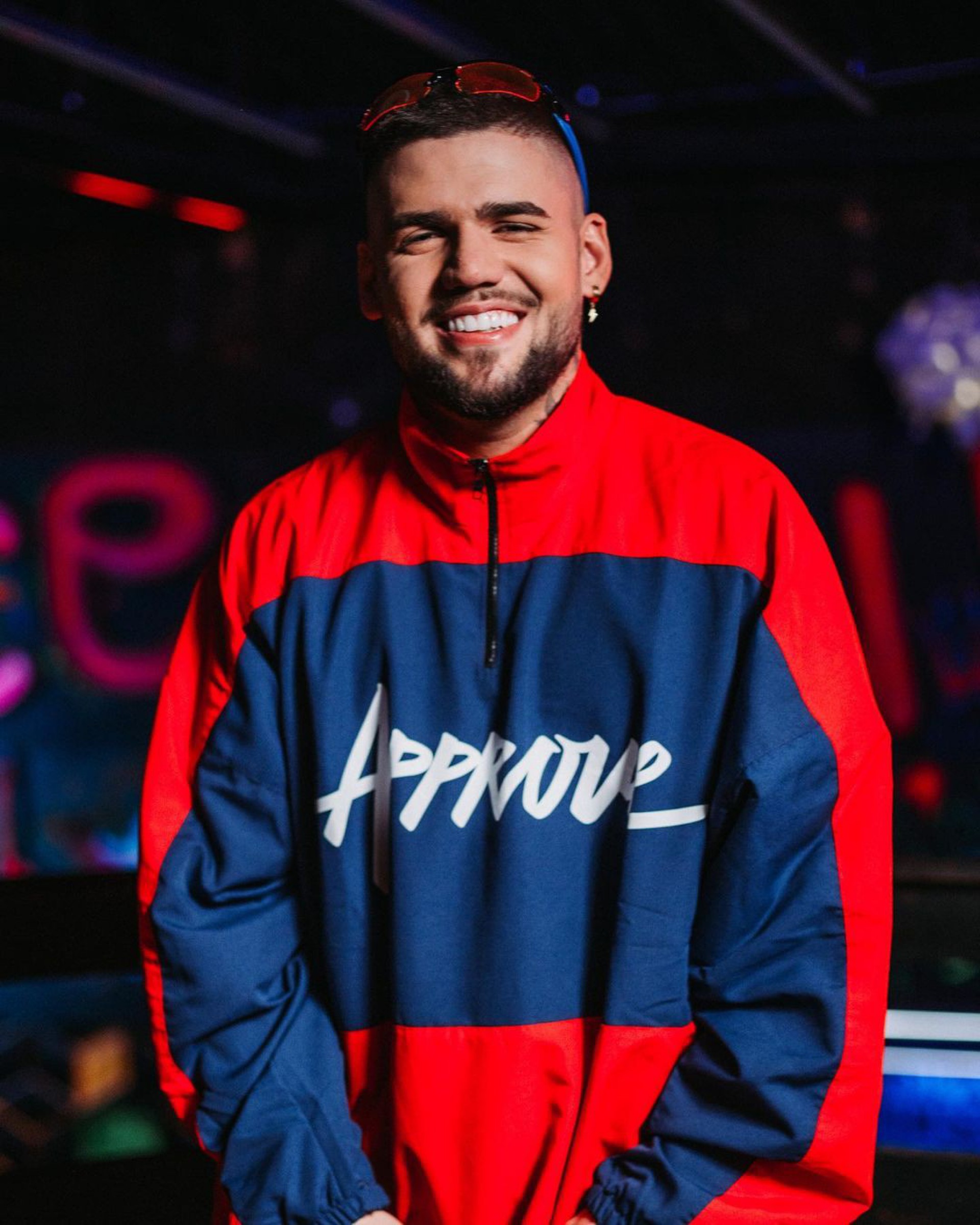 O cantor Lucas, da dupla com Thiago, foi visto aos beijos com Viih Tube na última sexta-feira - Reprodução/Instagram