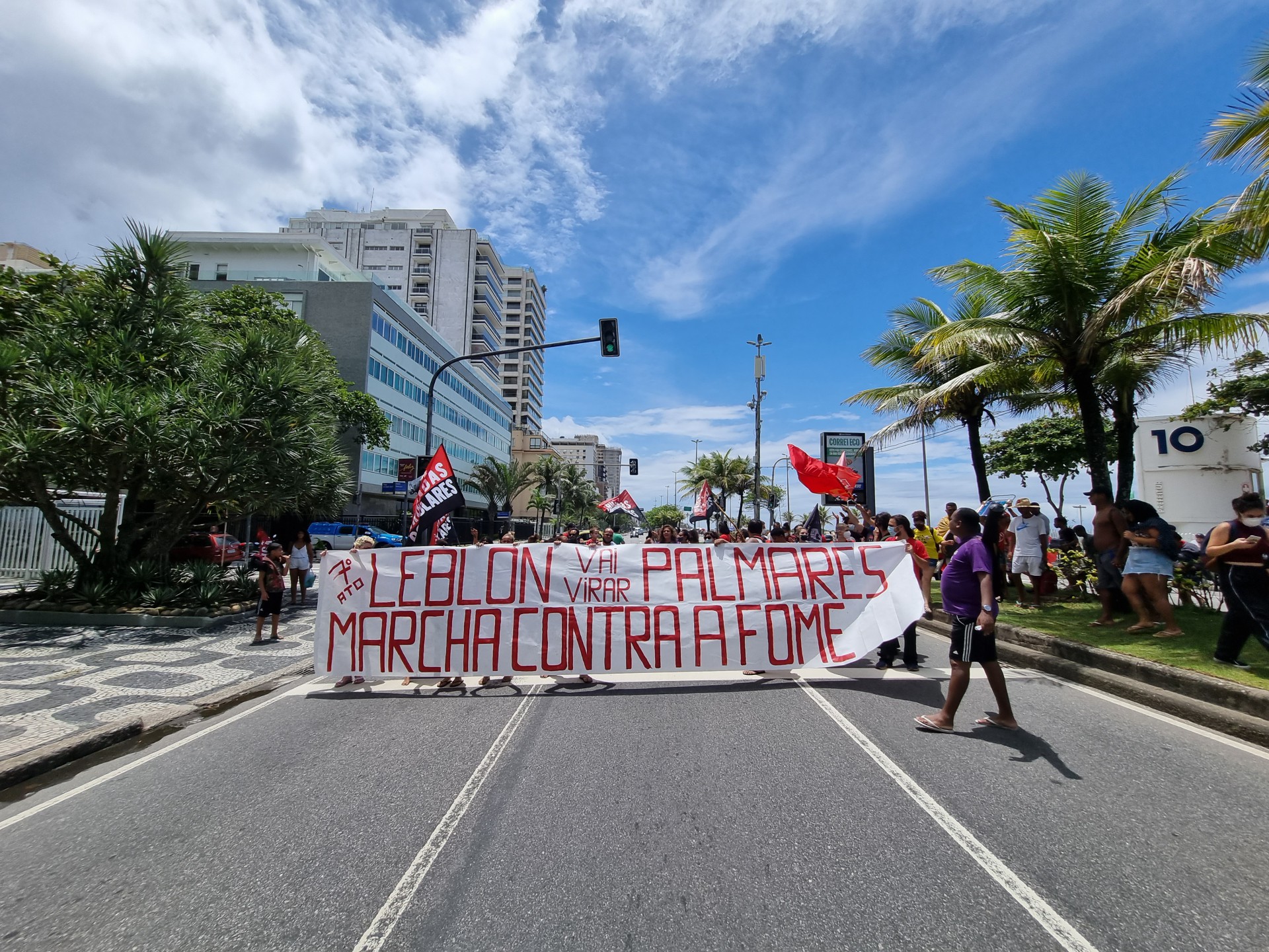 Manifestantes protestam contra a política econômica do governo Bolsonaro  - AgNews
