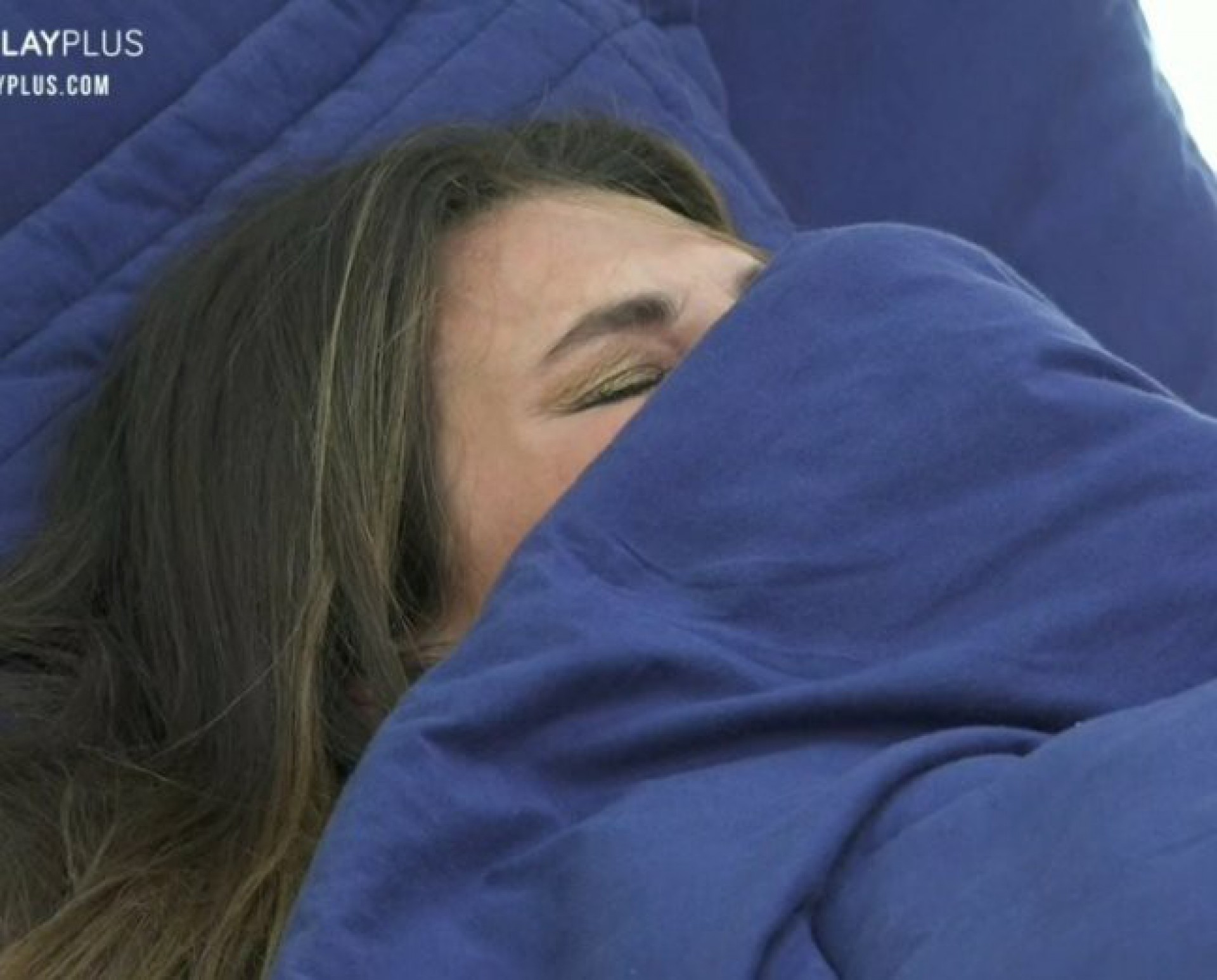 No quarto, Dayane chorou e desabafou com outros participantes - Reprodução